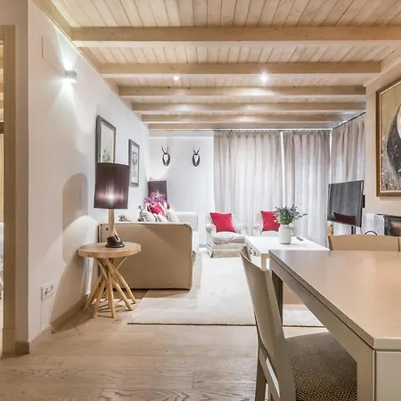 Dossau By Totiaran Apartment